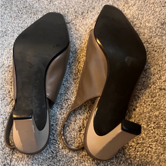 Taupe Andrew Geller size 7.5 closed toe heels. 3 inch heel. Like new. - Picture 3 of 3